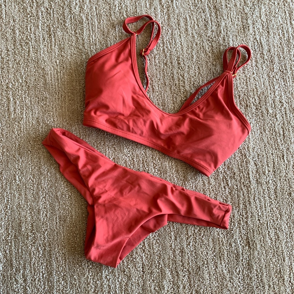 Demi’s swimwear bikini